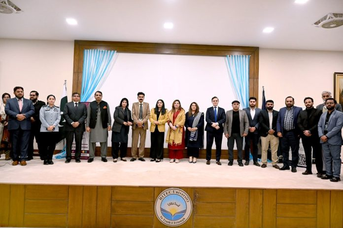 举办“保障她健康成长”研讨会